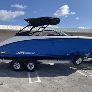 2025 Yamaha AR250
