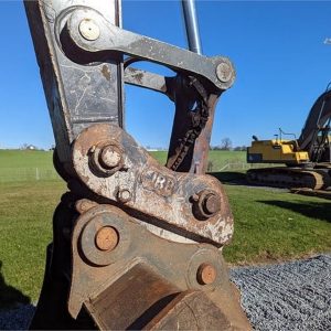 2011 DEERE 225D LC