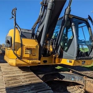 2011 DEERE 225D LC